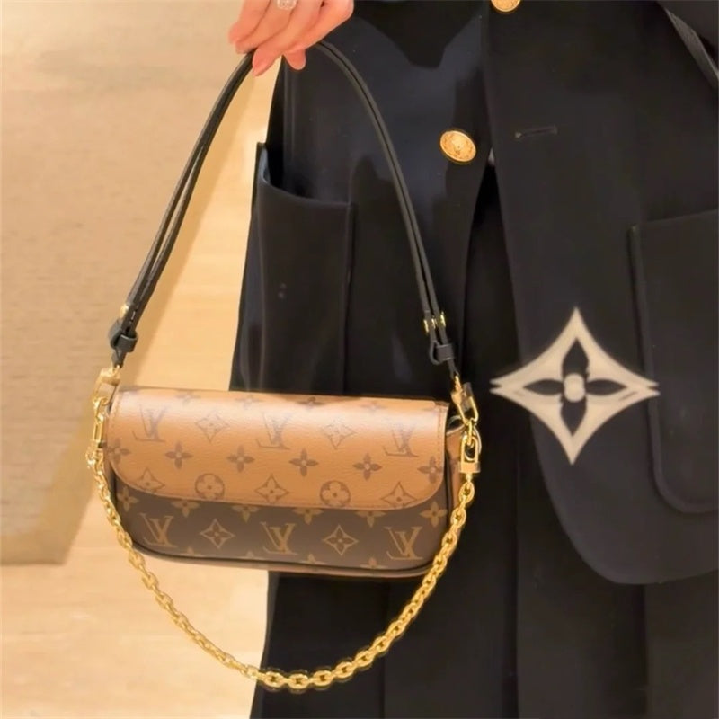 Elegant genuine leather crossbody bag With chain