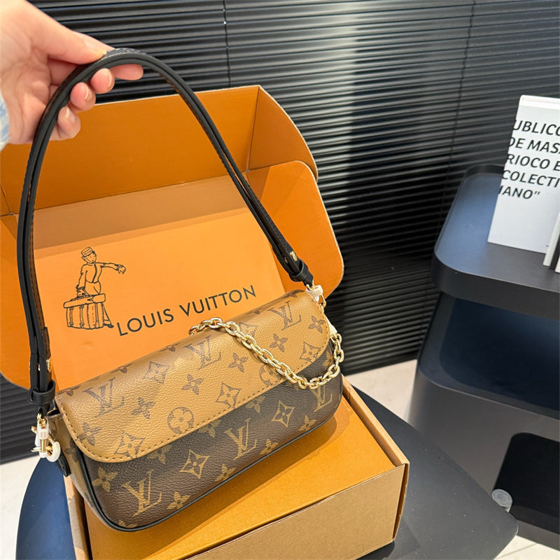 Elegant genuine leather crossbody bag With chain