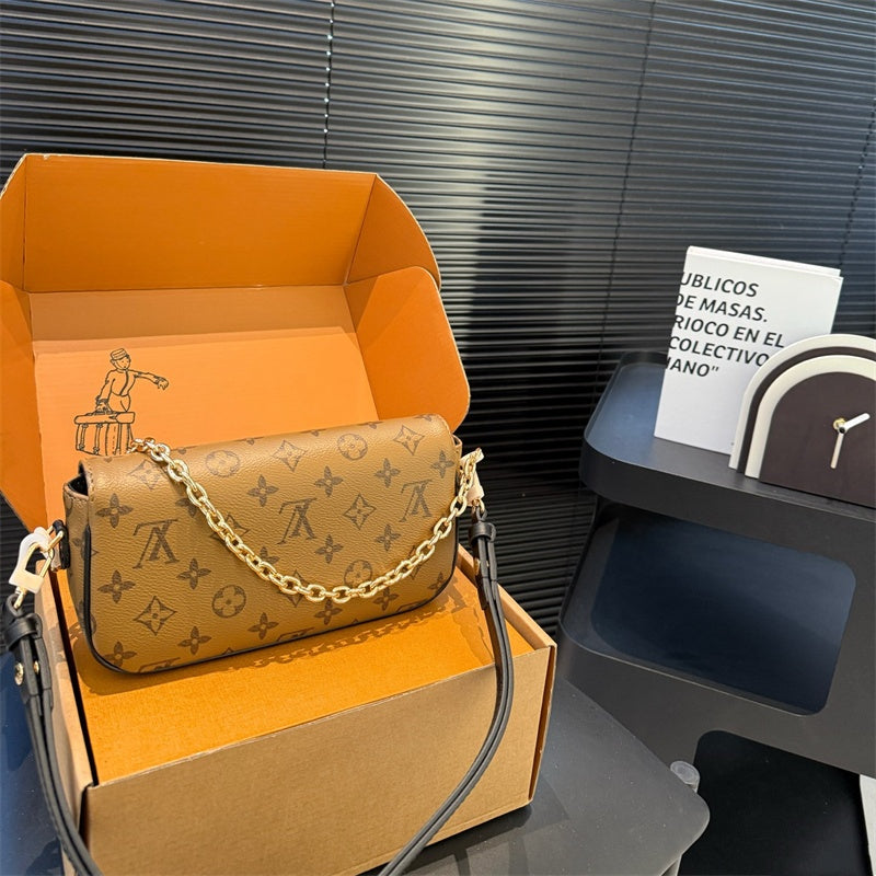 Elegant genuine leather crossbody bag With chain