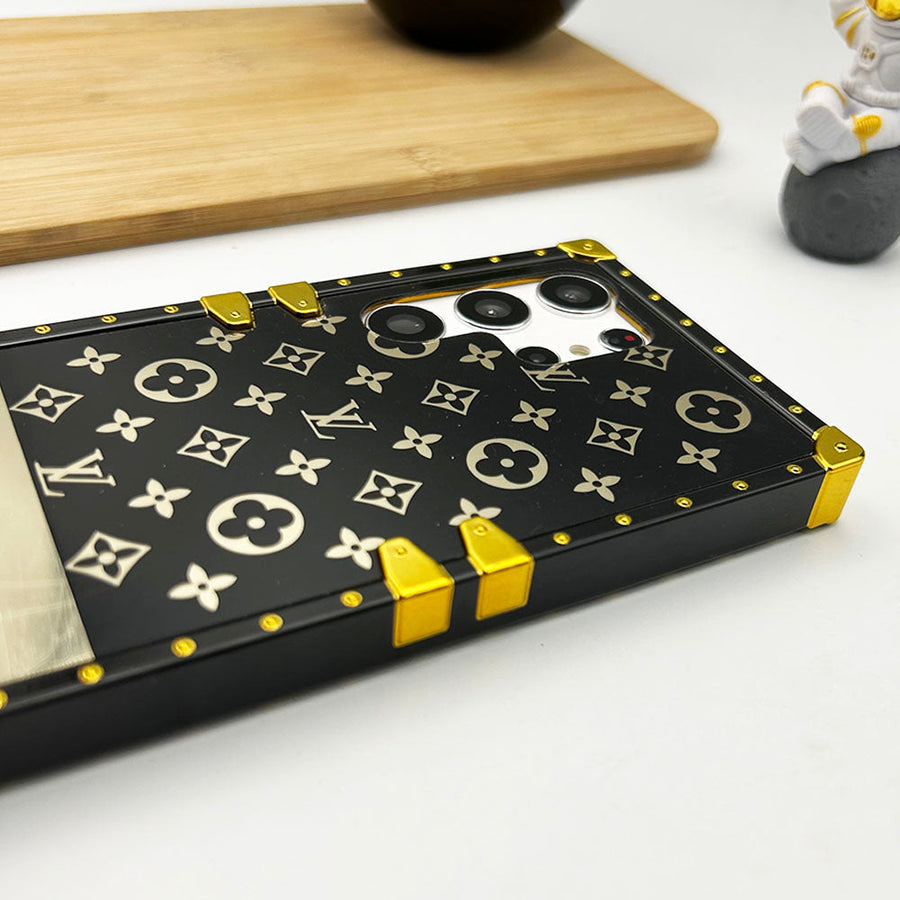 Luxury Designer Trunk Case with Chain for Samsung Galaxy S22-26 Series