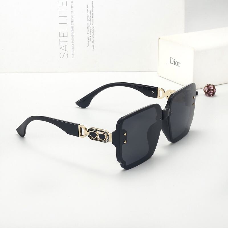 6881  Sunglasses with box