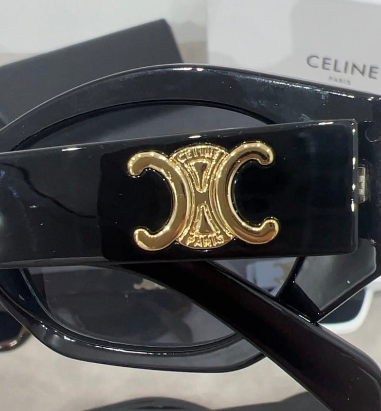 6132   Sunglasses with box